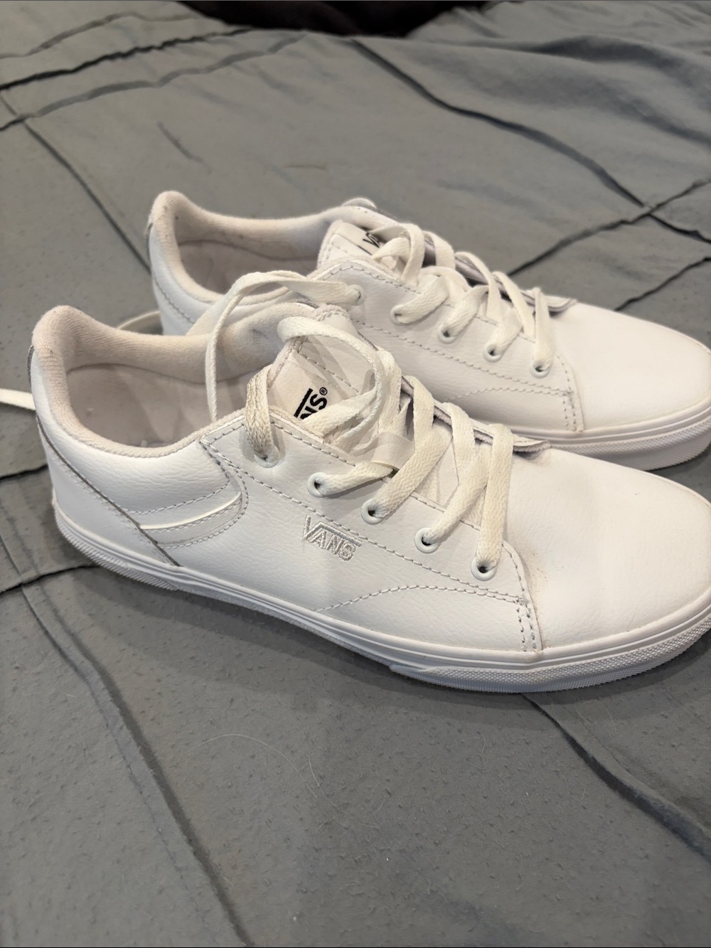 Vans Leather White Low-Top Sneakers with Lace Closure
